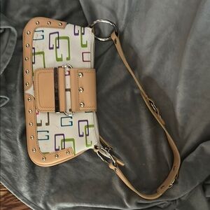 Guess Tan and White Geometric Wristlet Clutch